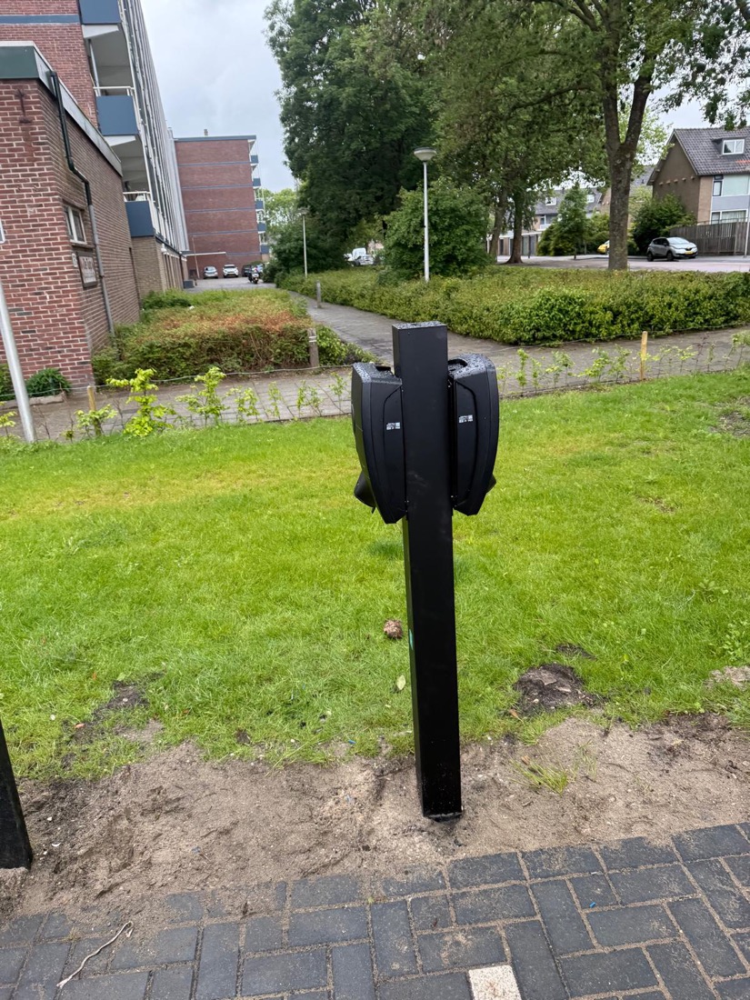 Achterzijde van dubbele Zaptec Pro laadopstelling